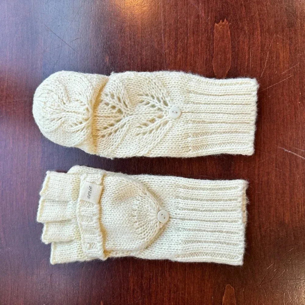 Set Bundle of 4 Knit Hats & NWT Aerie Gloves
